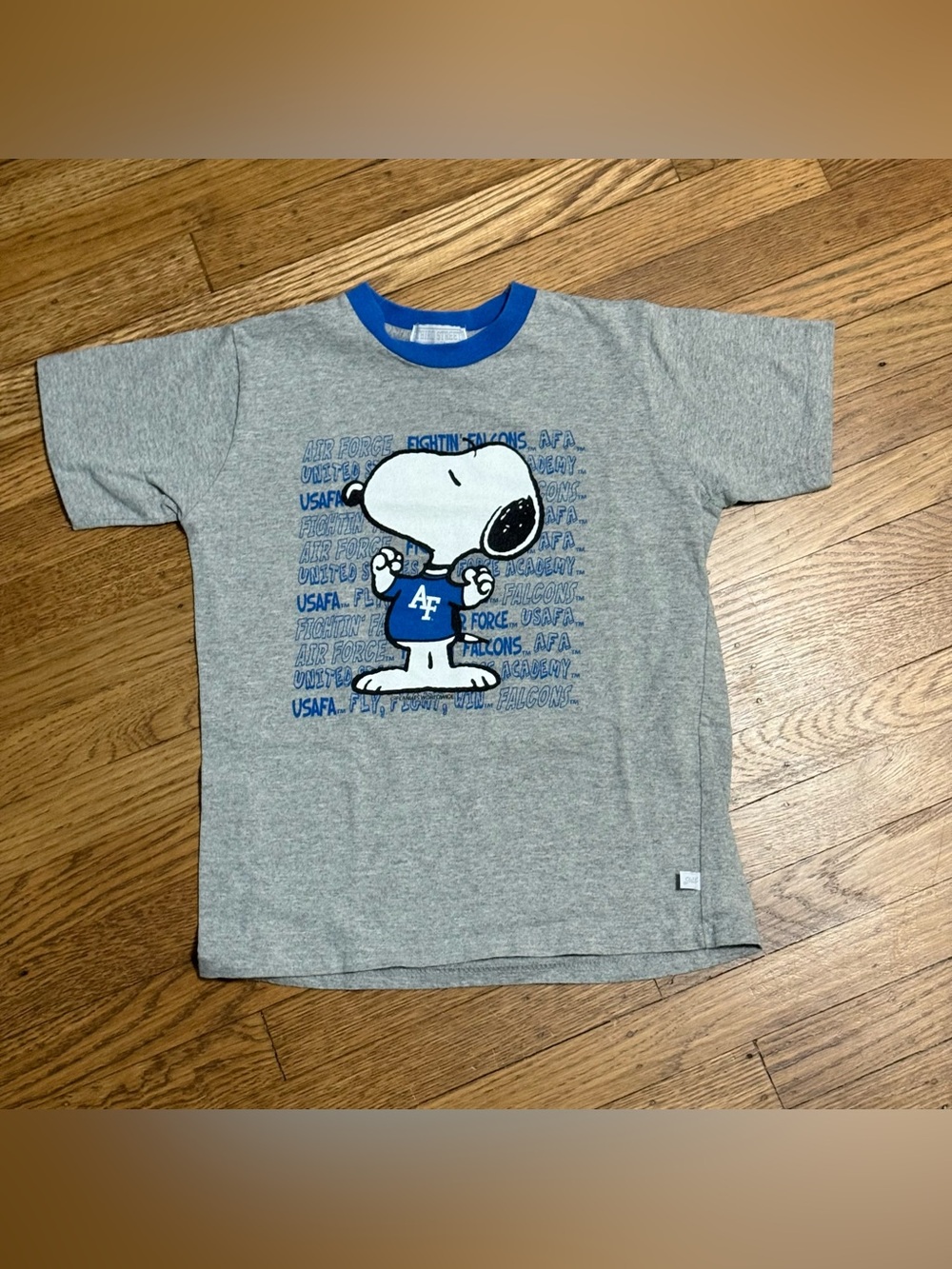 Snoopy Vintage USAFA Air Force Falcons Kids T-Shirt size 10-12 (boys/girls)